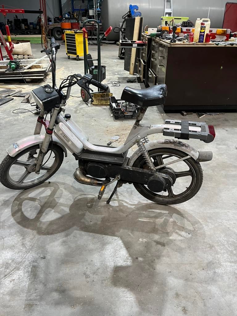 Vespa bravo met papieren, Fietsen en Brommers, Ophalen, Zo goed als nieuw