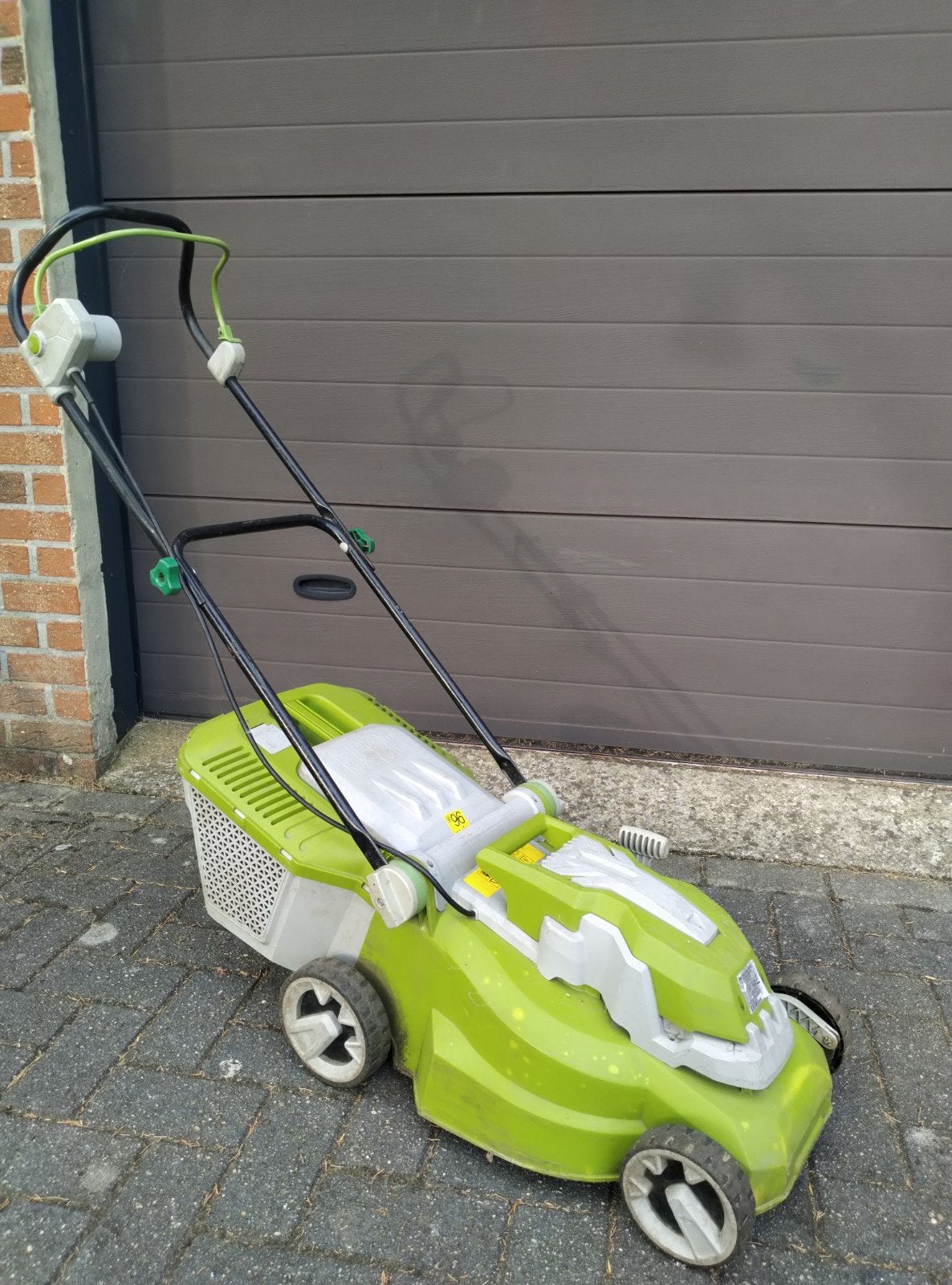 Tondeuse à gazon électrique de 1100 watts en parfait état de, Jardin & Terrasse, Tondeuses à gazon, Enlèvement, Tondeuses à gazon électriques