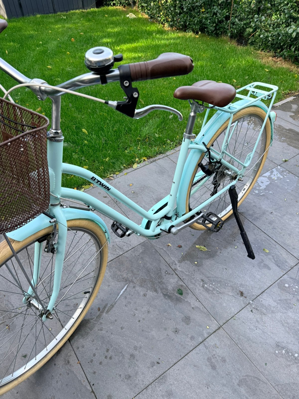 B’TWIN Elops dames-/stadfiets met mand, Fietsen en Brommers, Ophalen, Gebruikt