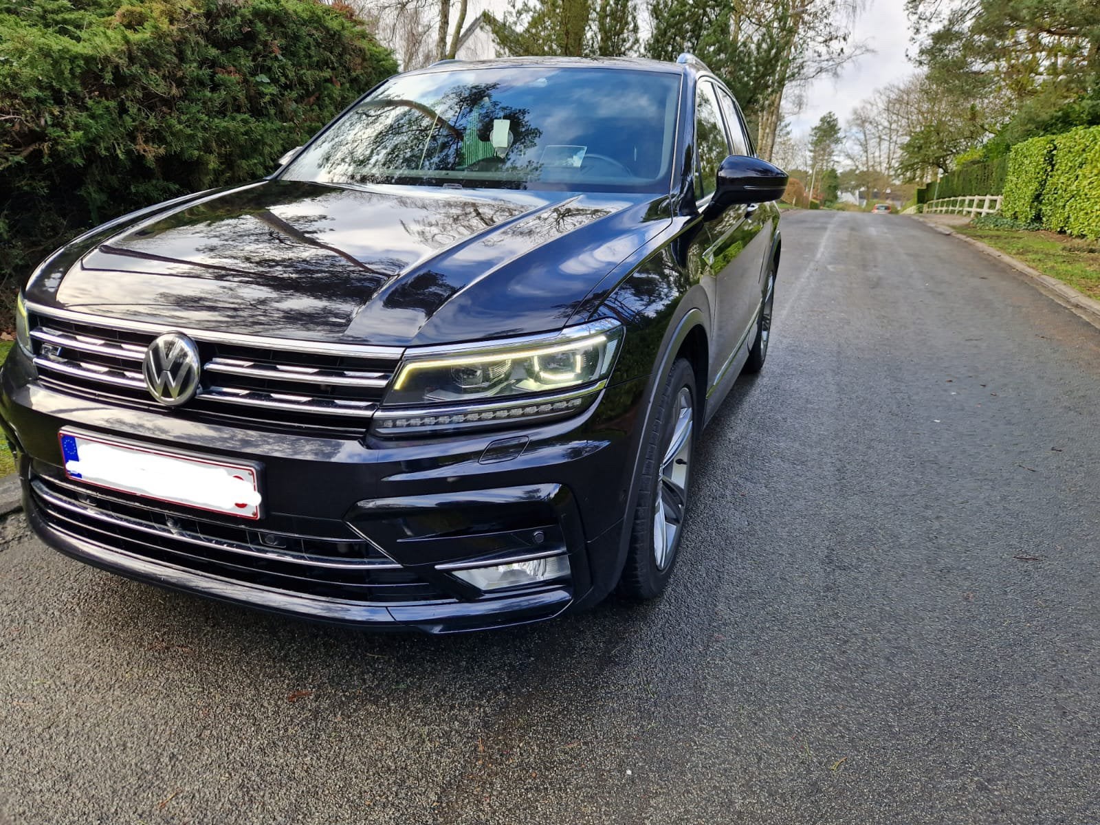 Tiguan r line 2.0tdi 258000km avec manque de puissance, Auto's, 4 cilinders, Zwart, Diesel, Particulier