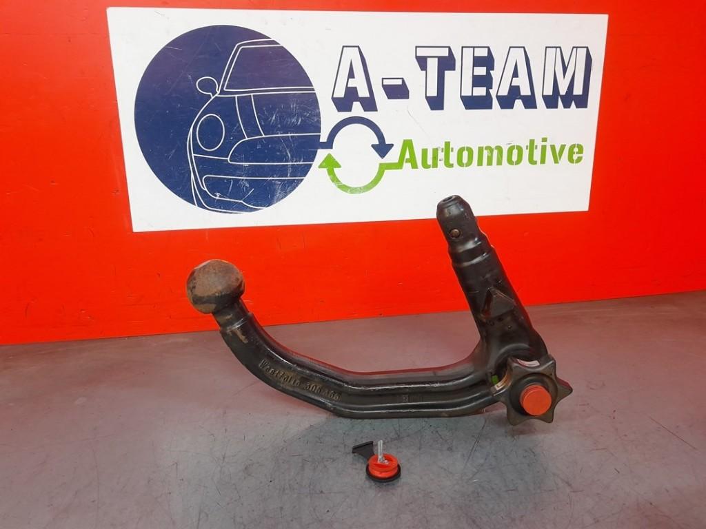 ATTACHE REMORQUE Audi A4 Avant (B8) (8T0800495), Utilisé, Audi