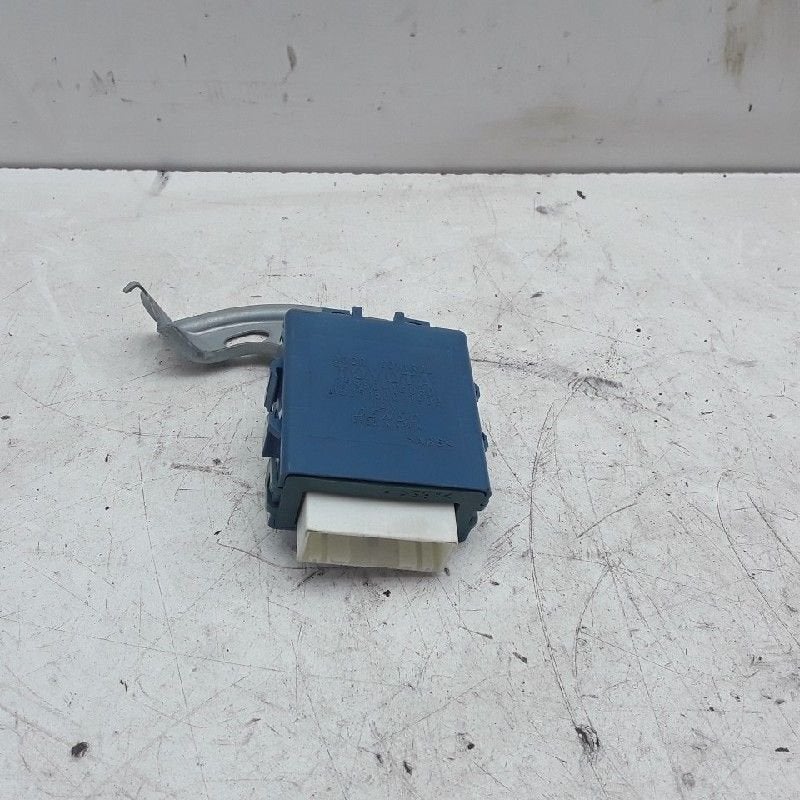 ORDINATEUR VEROUILLAGE CENTRALISE Toyota Yaris (P1), Autos : Pièces & Accessoires, Électronique & Câbles, Toyota, Utilisé