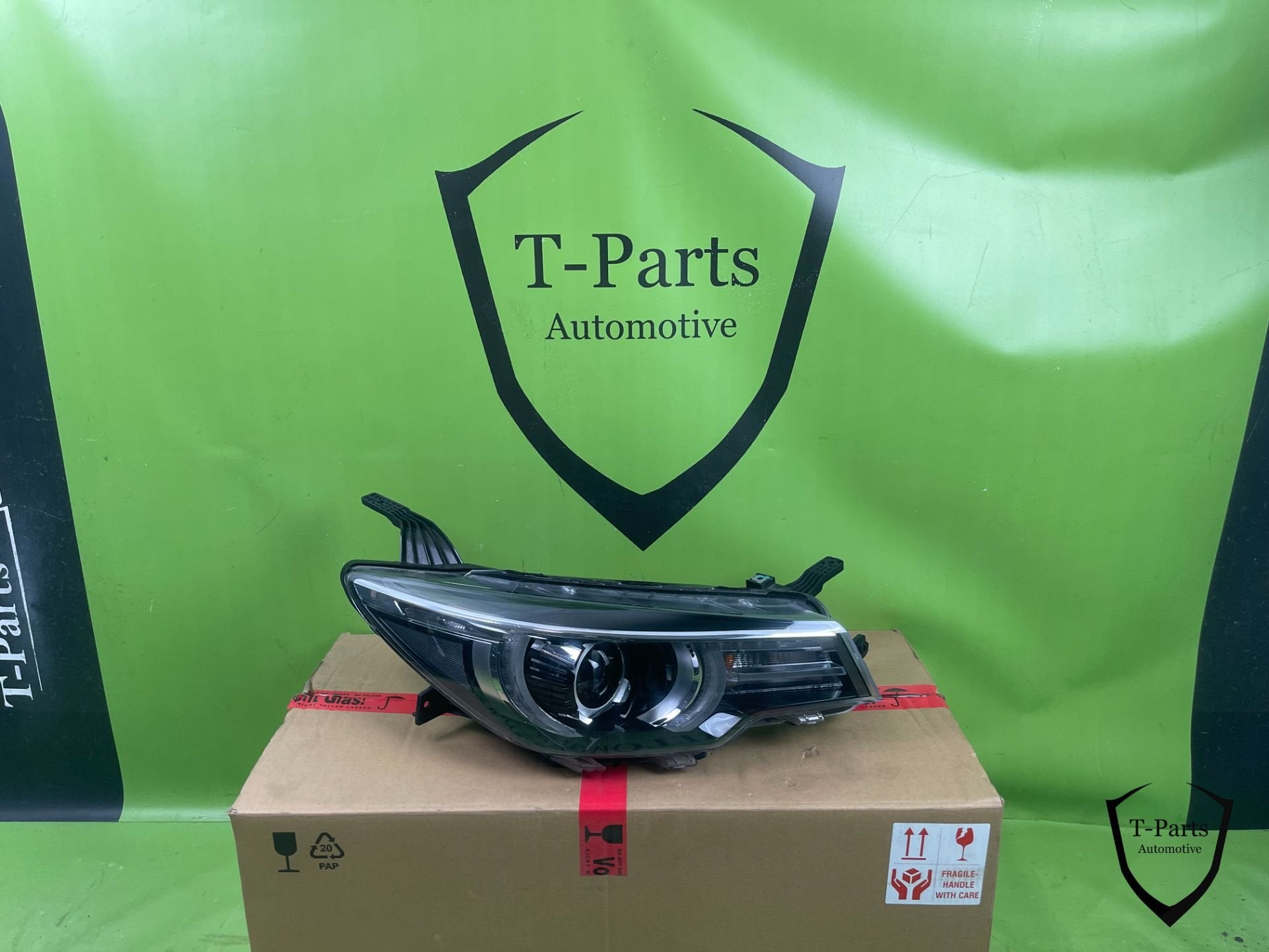 mg zs koplamp rechts lamp, Auto-onderdelen, Gebruikt, SAIC Motor UK Technical Centre Limited, MG, Customercare@mg.co.uk