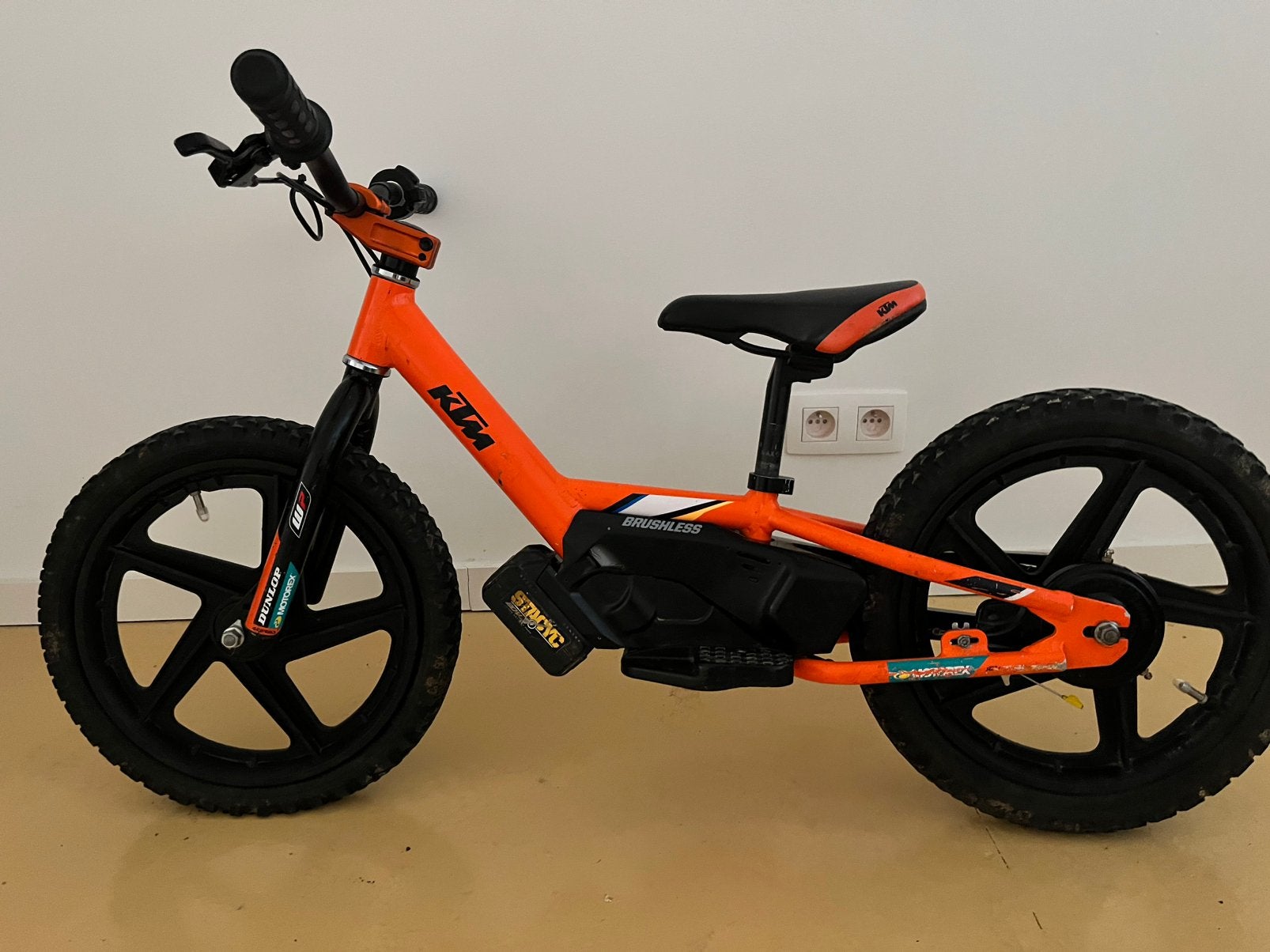 KTM Stacyc 16eDrive Brushless — draisienne électrique 16, Enfants & Bébés, Enlèvement, Utilisé, Vélo d'équilibre