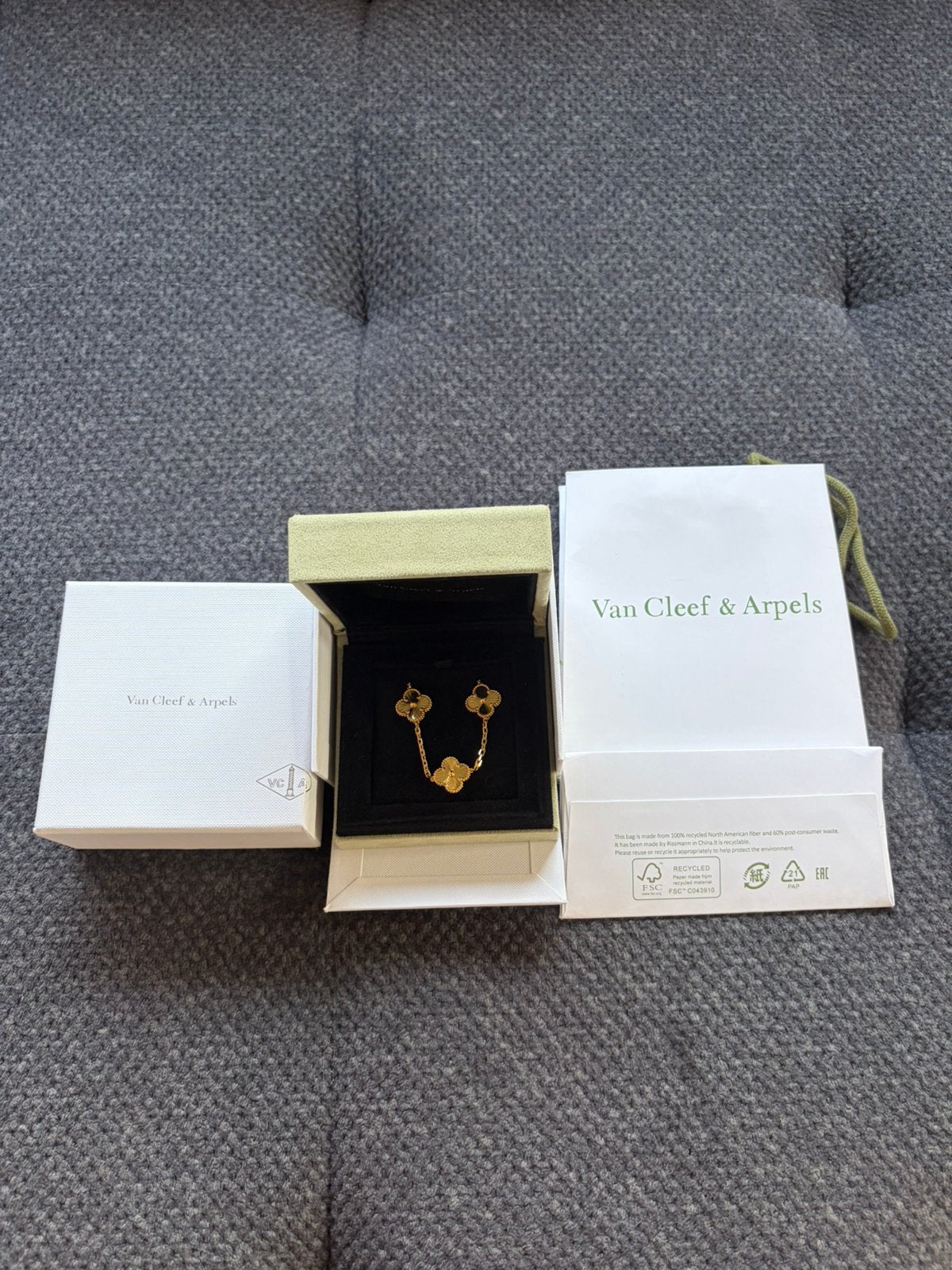 Collier Van Cleef & Arpels pour femme, Bijoux, Sacs & Beauté, Enlèvement ou Envoi, Neuf, Or
