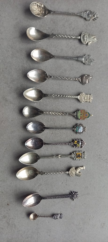 12 petites cuillère de collection, Antiquités & Art, Enlèvement ou Envoi
