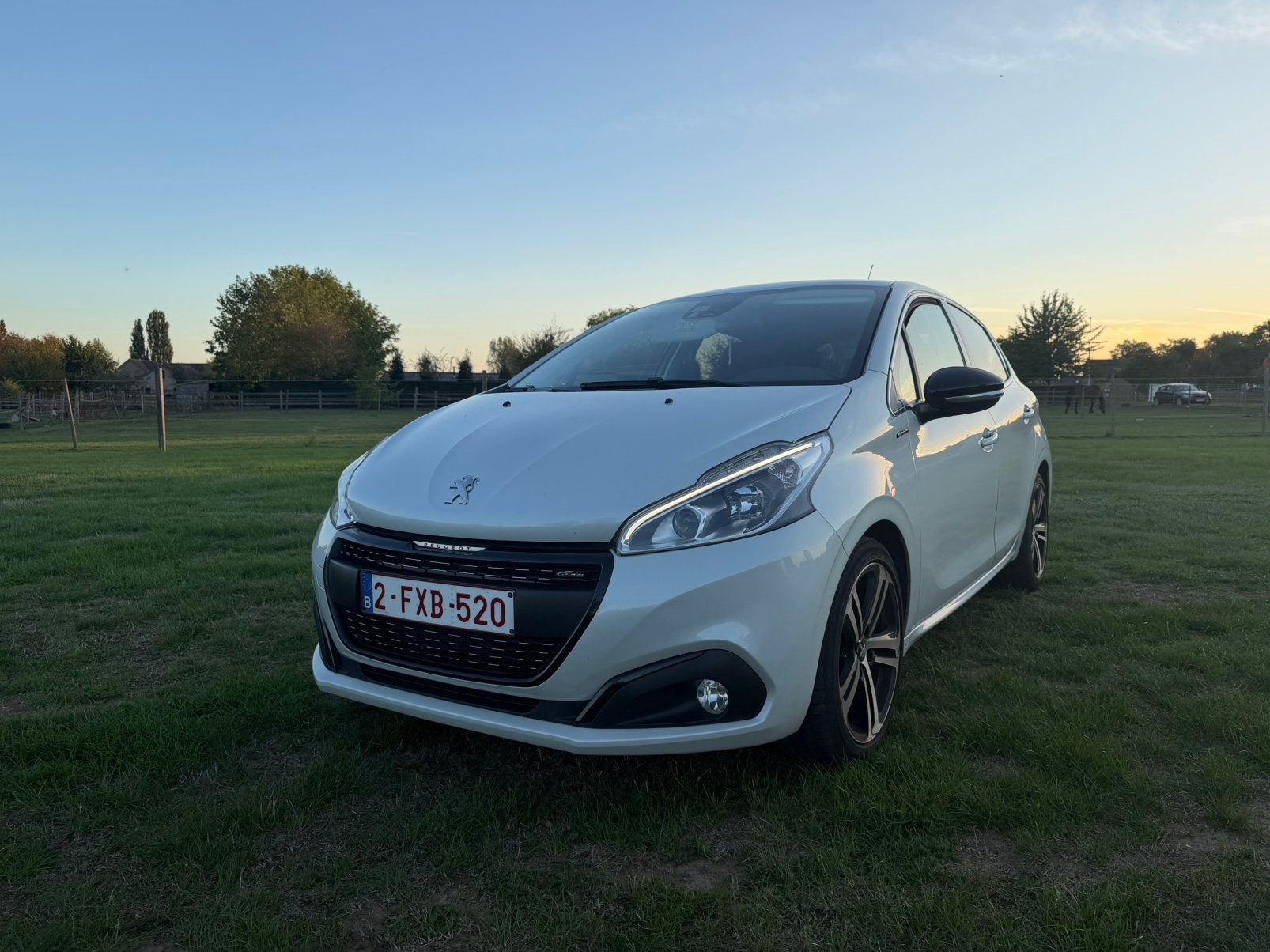 Peugeot 208 1.4HDI GT-line FULL OPTIES, Autos, Achat, Euro 6, Boîte manuelle, Noir