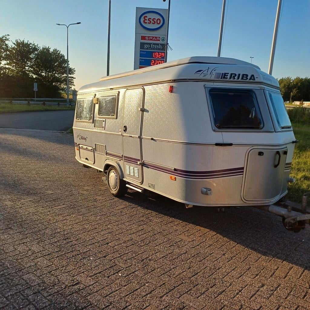 Zeer mooie Eriba Troll 530  '98 mtm 1000kg, Caravans en Kamperen, Caravans, Treinzit, Particulier, Disselslot, 4 tot 5 meter