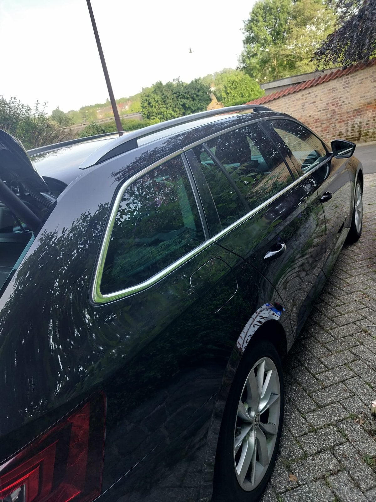 Skoda Superb, Auto's, 1995 cc, Zwart, Leder, 5 deurs
