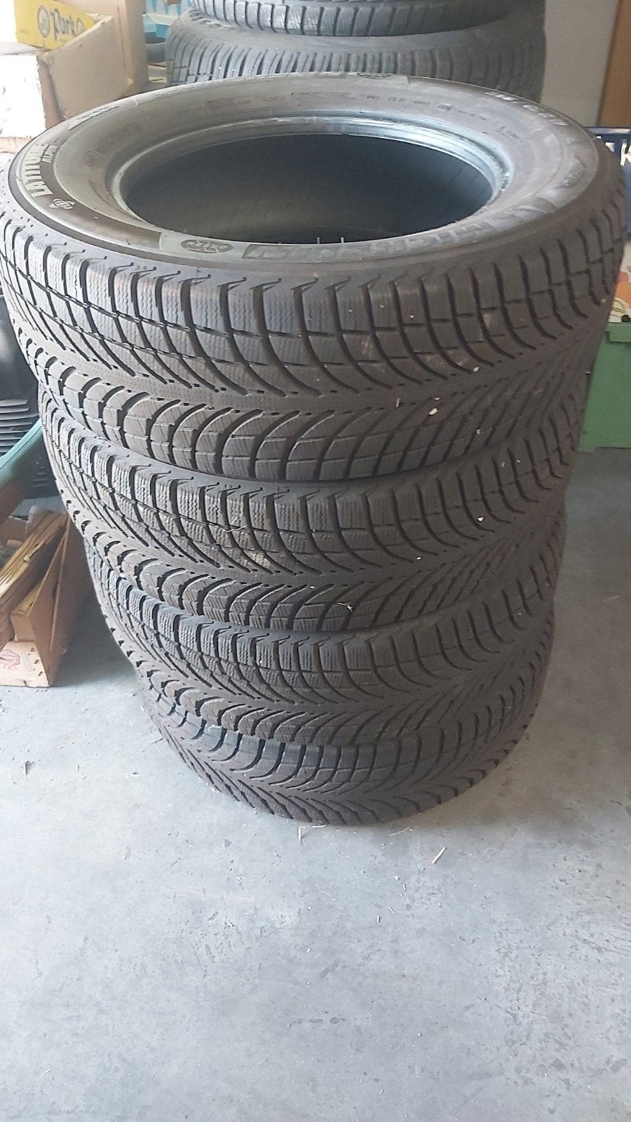 Winterbanden Michelin 235/65/17, Autos : Pièces & Accessoires, Pneus & Jantes, Pneus hiver, Véhicule de tourisme, Enlèvement, Pneu(s)