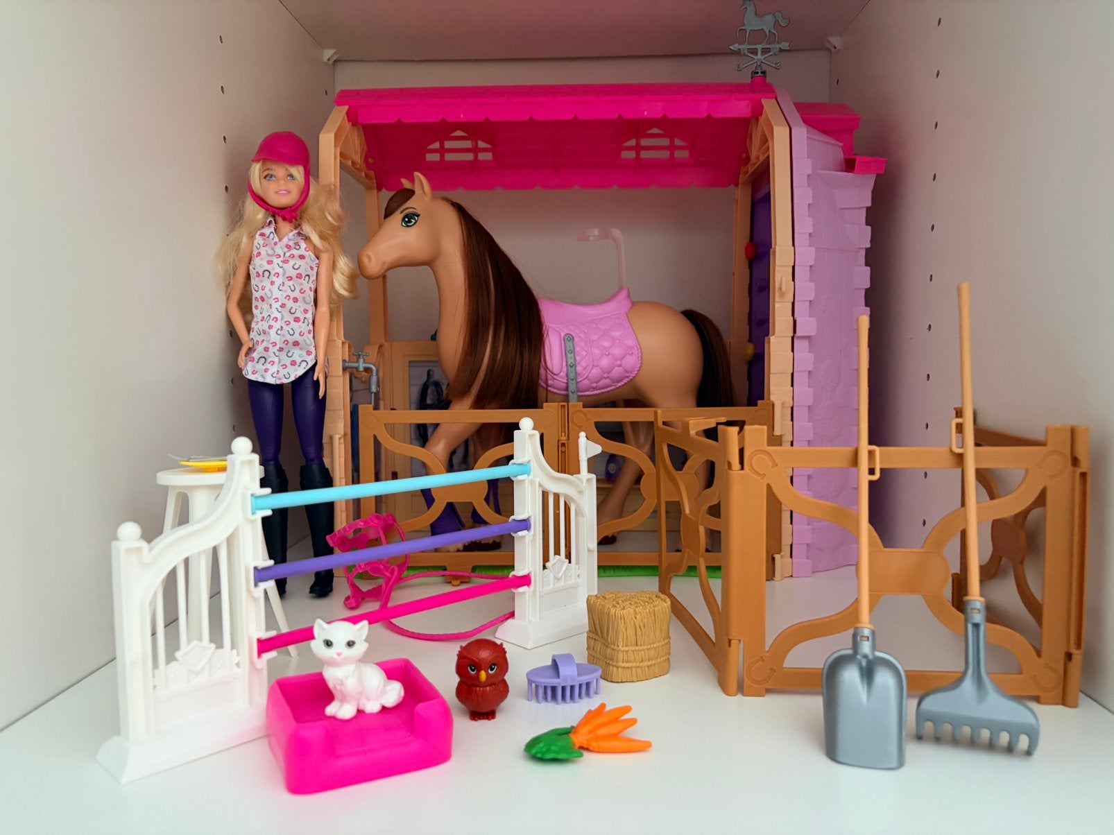 Barbie paardenstal (mattel), Kinderen en Baby's, Ophalen, Zo goed als nieuw