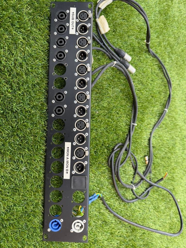 Patchpaneel 19 inch met XLR en PowerCon aansluitingen, Muziek en Instrumenten, Ophalen, Zo goed als nieuw