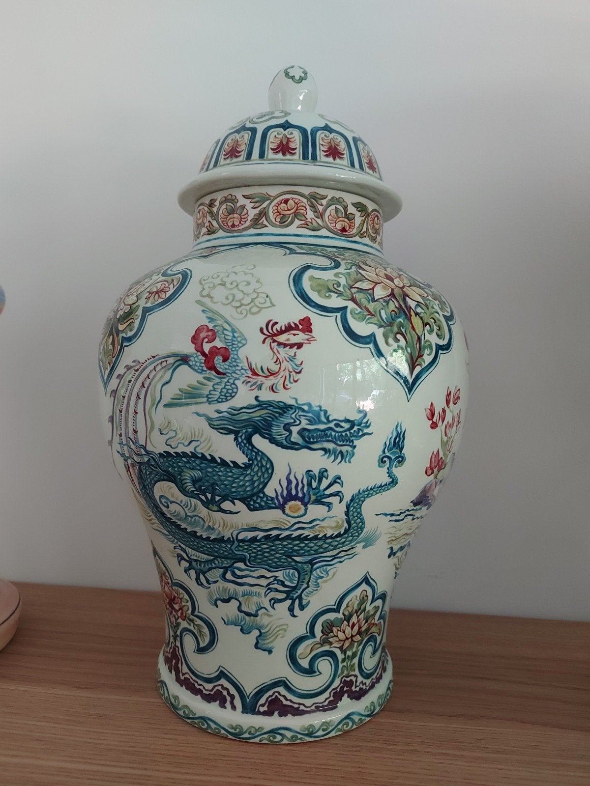 Boch Belgium Changhai Lidded vase, Ophalen