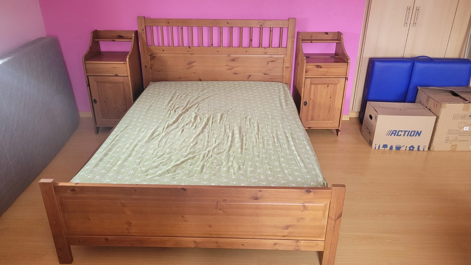 Houten bed met 2 nachtkastjes, Huis en Inrichting, Slaapkamer | Bedden, Ophalen