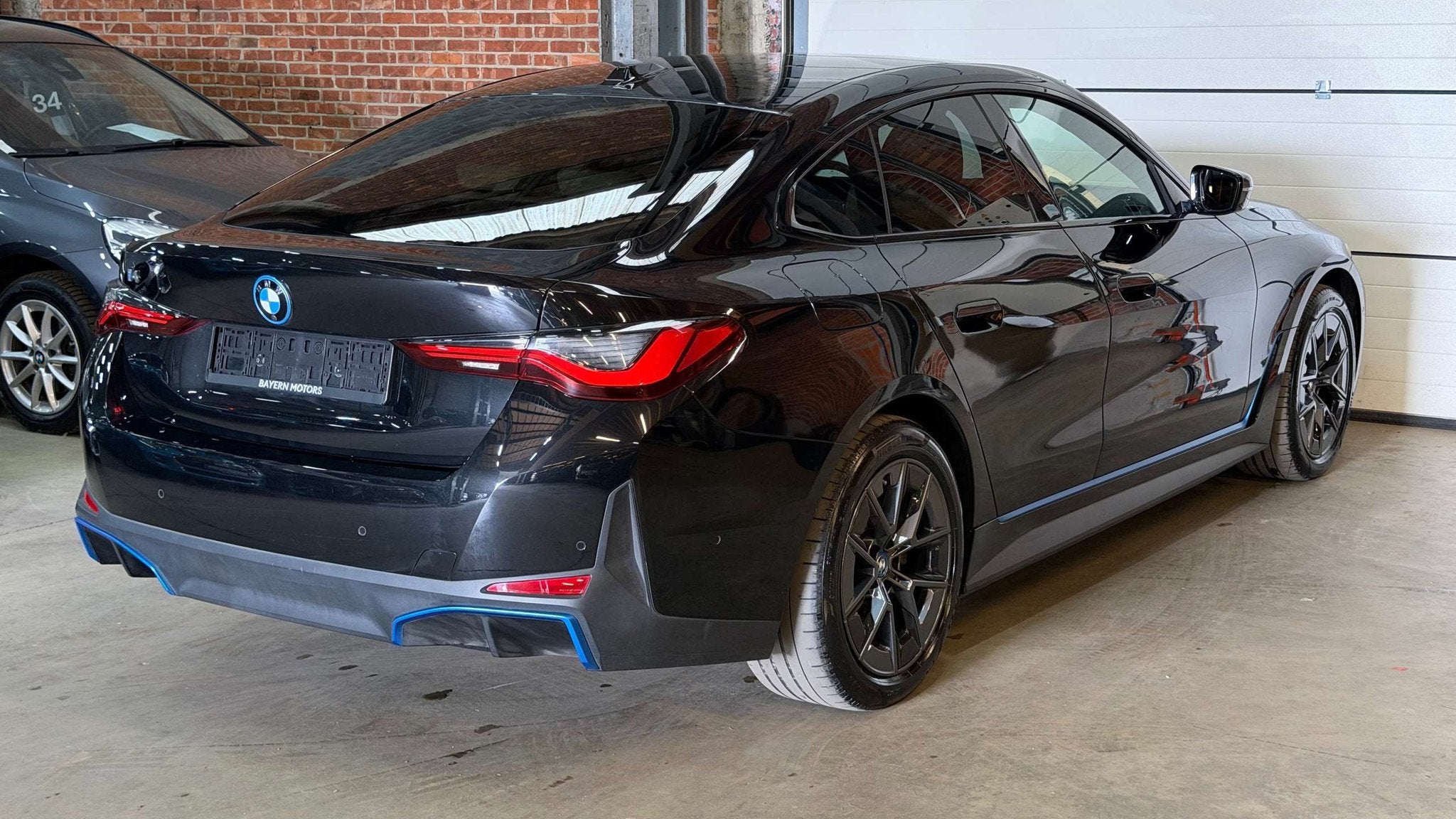 BMW i4 Gran Coupe eDrive35 Garantie Automaat, Auto's, BMW, Gebruikt, Beige, Zwart, Leder
