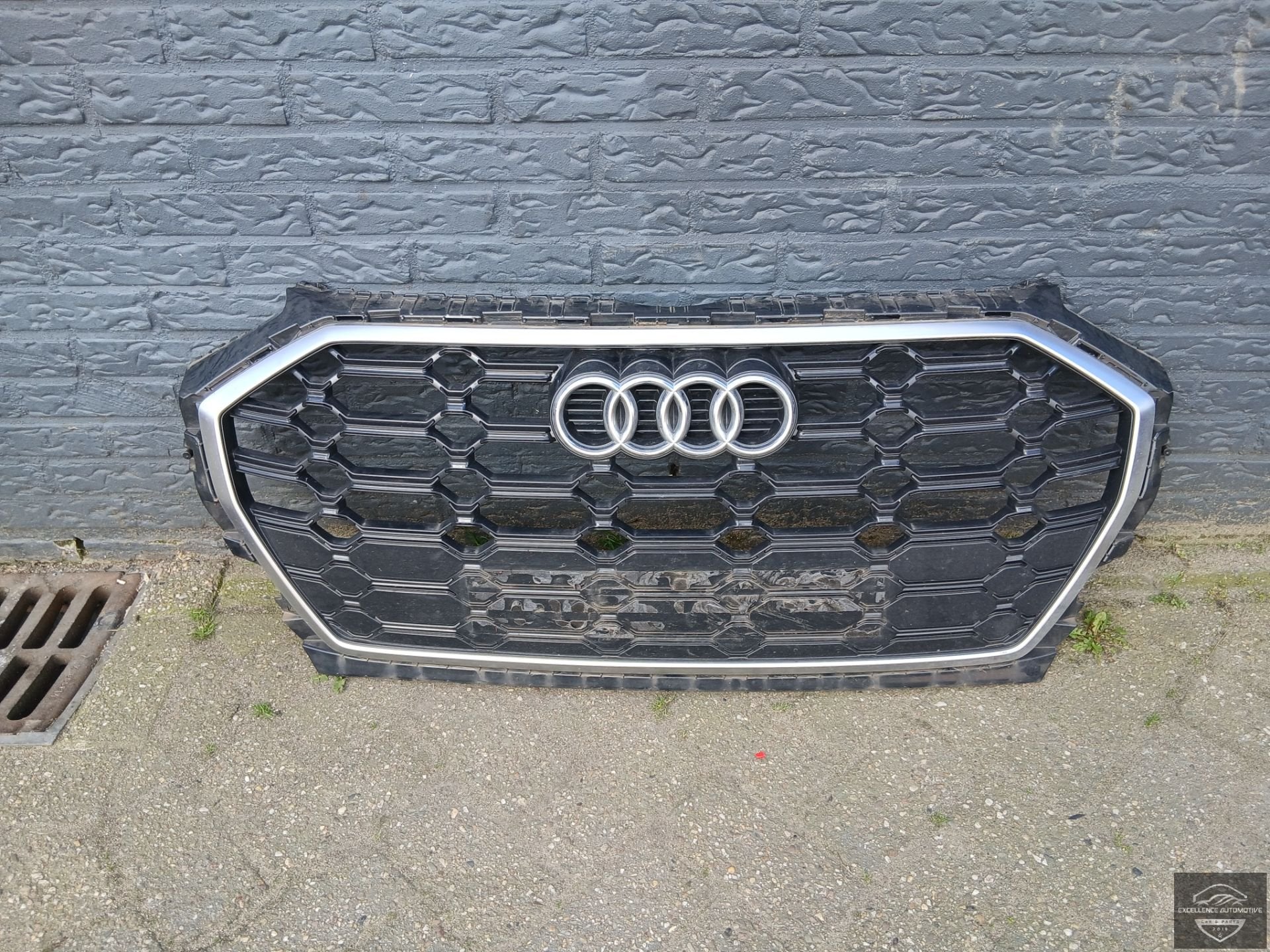 Audi Q5 SQ5 80A Facelift 2020-2024 Grille Grill 80A853651AH, Gebruikt, AUDI AG, Auto-Union-Strasse 1
85045  Ingolstadt, DE, Audi