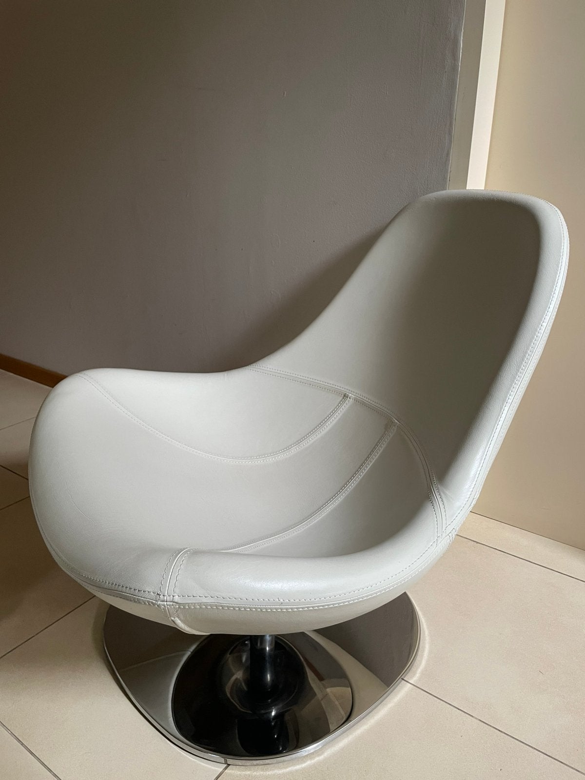 Fauteuil design rotatif blanc, Maison & Meubles, Fauteuils, Enlèvement, Comme neuf