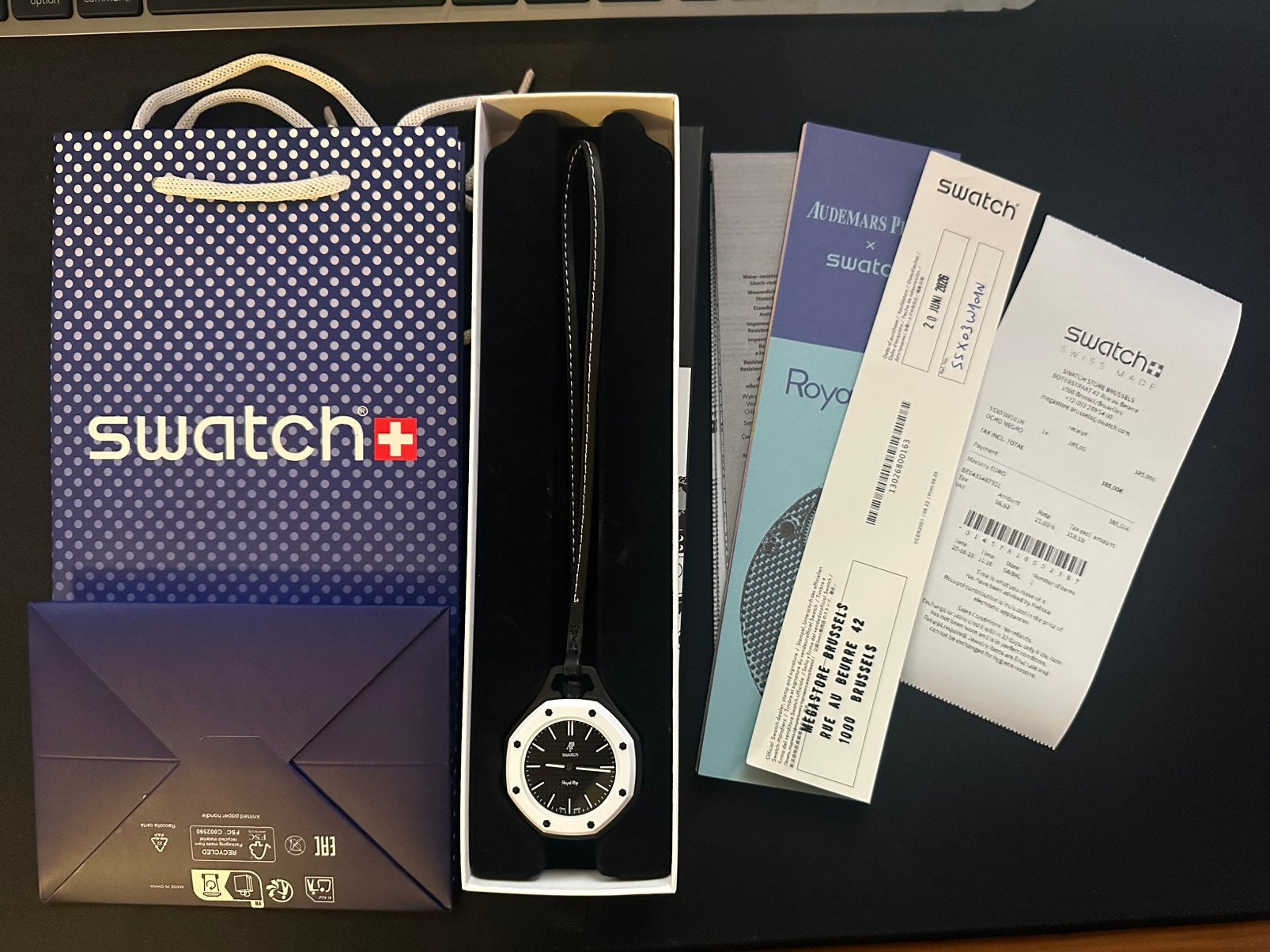 Royal Pop AP x Swatch Ocho Negro, Handtassen en Accessoires, Horloges | Heren, Ophalen of Verzenden, Zo goed als nieuw, Swatch