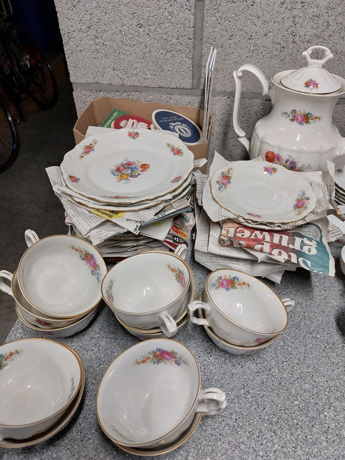 Eet - en koffie - en mokkaservies en schalen, Ophalen