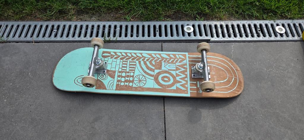 Stoer houten skateboard met artistieke print – Goede staat, Sport en Fitness, Skateboarden, Ophalen, Skateboard