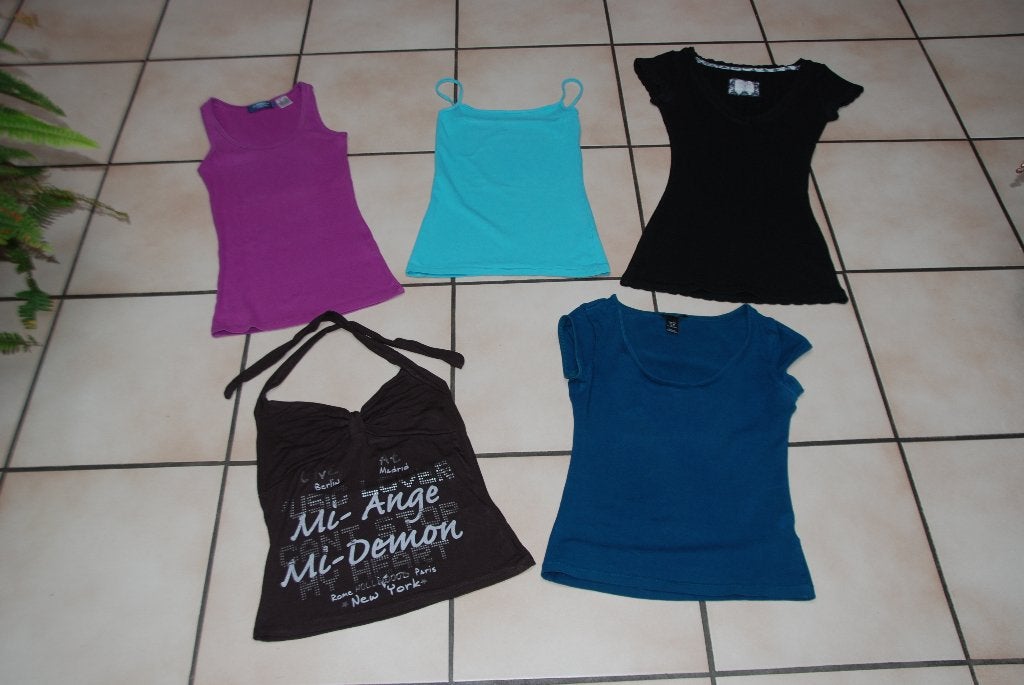 Tops T-shirts dame T34 ou XS ou 14A Très bon état à 1€ pièce, Sans manches, Enlèvement ou Envoi, Autres couleurs, Taille 34 (XS) ou plus petite