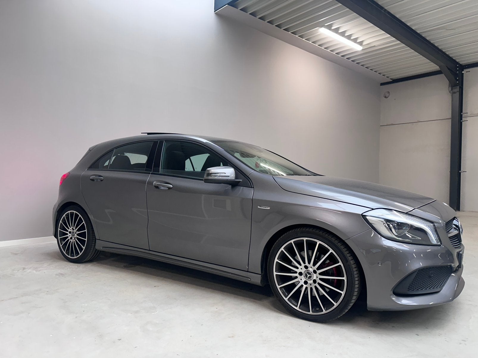 Mercedes A 250 i 4Matic AMG Pano Led Navi Leder Full Option, Auto's, Automaat, Dealer onderhouden, 4 cilinders, Leder