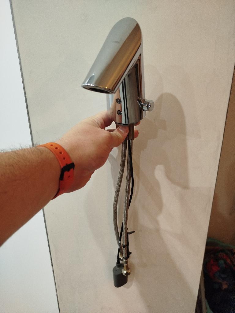 Elektronische wastafelmengkraan, Ophalen, Zo goed als nieuw, Chroom, Wastafel