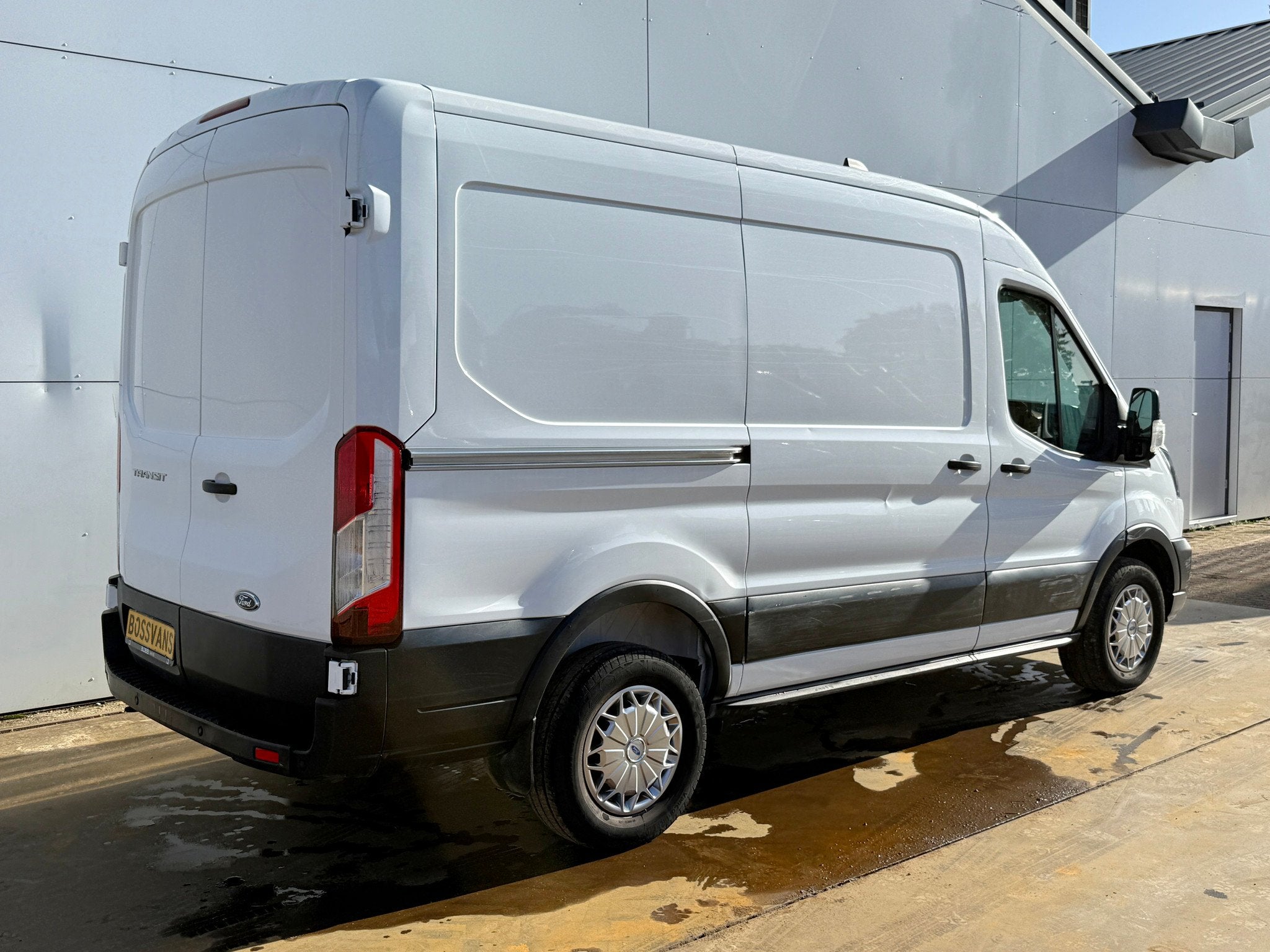 Ford Transit 2.0 TDCI 130PK L2H2 Cruise Control Airco Blueto, Auto's, Euro 6, 4 cilinders, Wit, 5 deurs