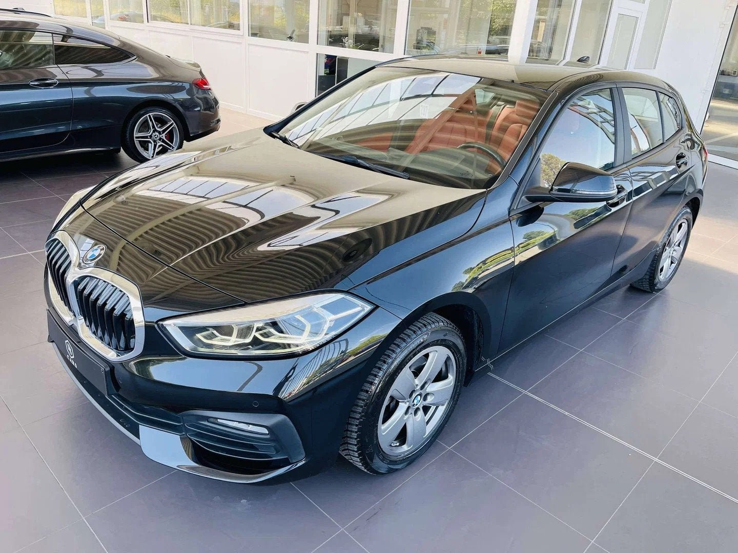 BMW 1 Serie 116 iA * GARANTIE + COCKPIT + LED + GPS PRO + CU, Autos : Divers, Berline, Automatique, 1499 cm³, Noir