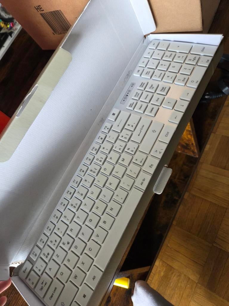 Azerty toetsenbord, Computers en Software, Toetsenborden, Ophalen, Kruidvat, Azerty, Zo goed als nieuw