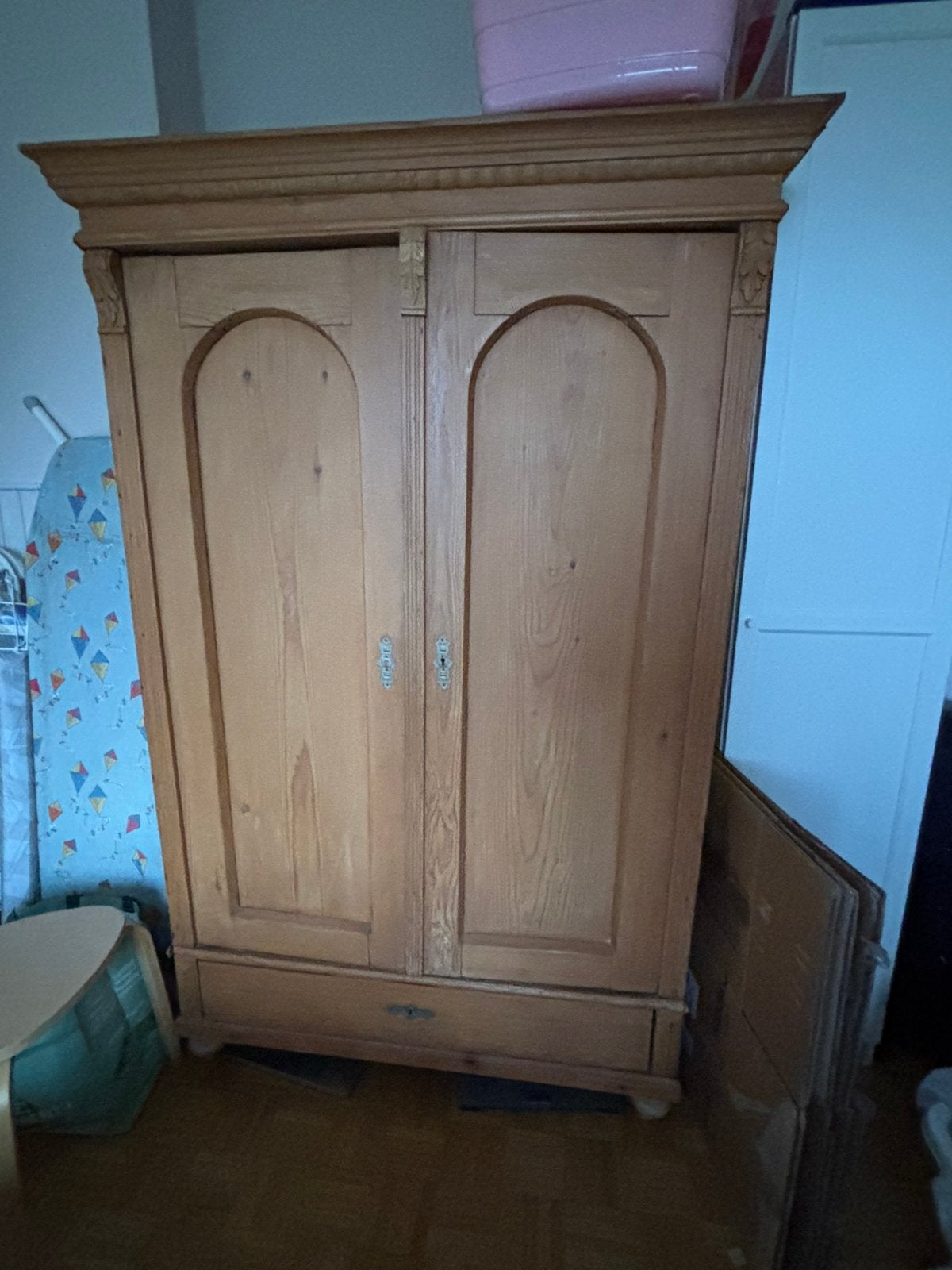 Houten kast, Enlèvement