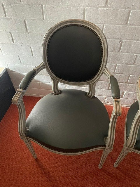 Louis XV stoelen, Ophalen
