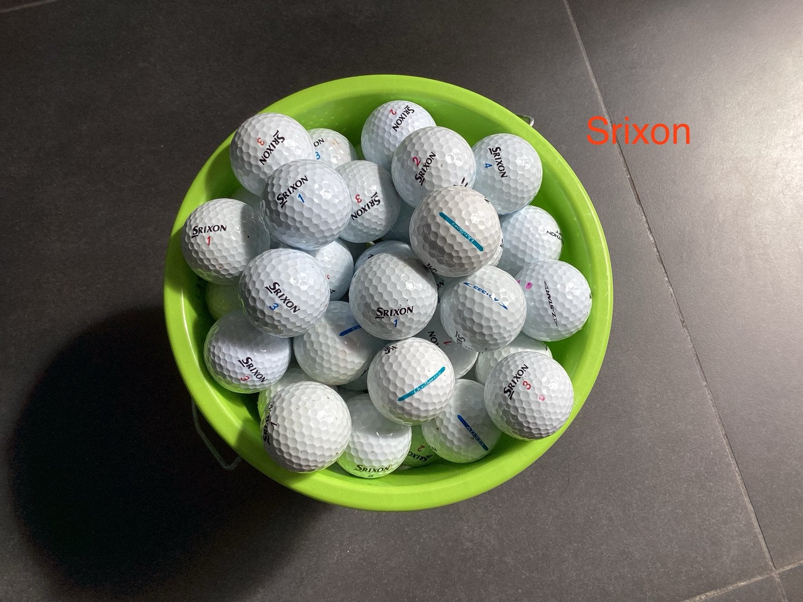 Pak van 100 Srixon-ballen, Sport en Fitness, Golf, Ophalen, Zo goed als nieuw, Bal(len)