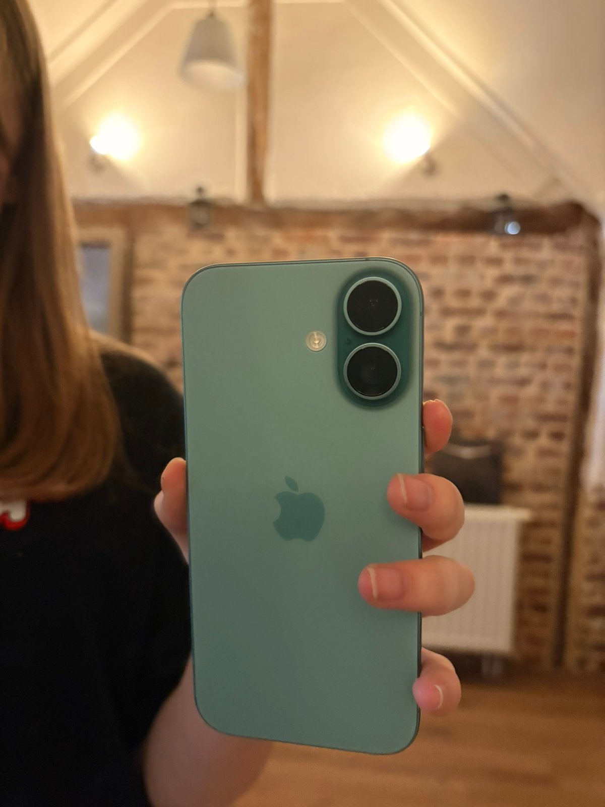 Iphone 16 turquoise + hoesjes & factuur, Ophalen, Zo goed als nieuw, IPhone 16
