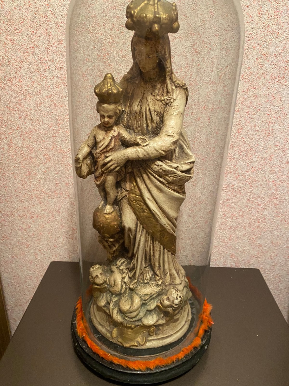 Globe met religieus beeld, Ophalen