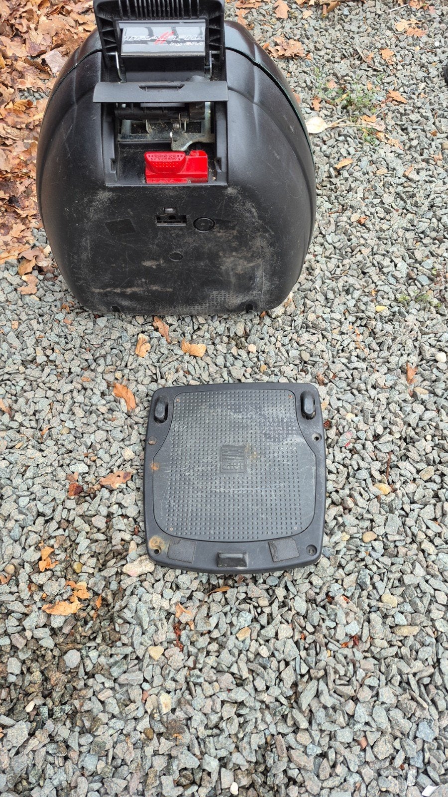 Top case avec dossier et plaque de montage. Provient d'un GT, Motos, Particulier