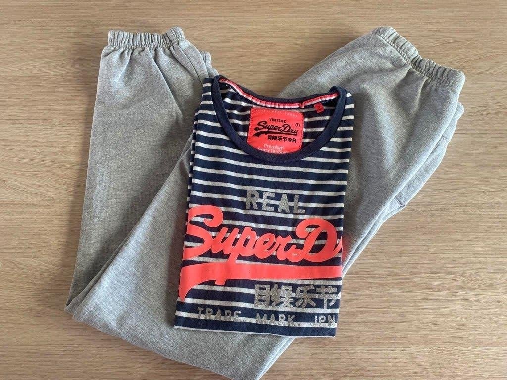 Grijze sportset - Superdry / Jbc - maat 164 / xs, Enfants & Bébés, Superdry, Enlèvement ou Envoi, Ensemble, Utilisé