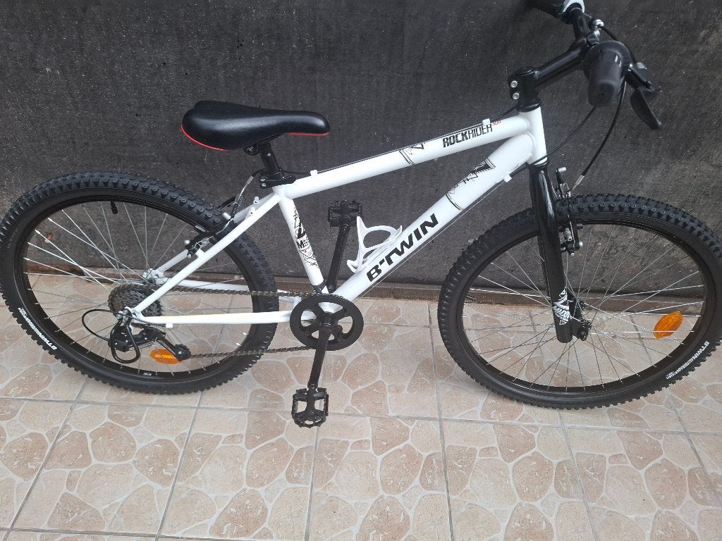 vtt b-twin 24pouce vraiment état neuf très peu utilise, Vélos & Vélomoteurs, Vitesses, 24 pouces, Comme neuf, Enlèvement