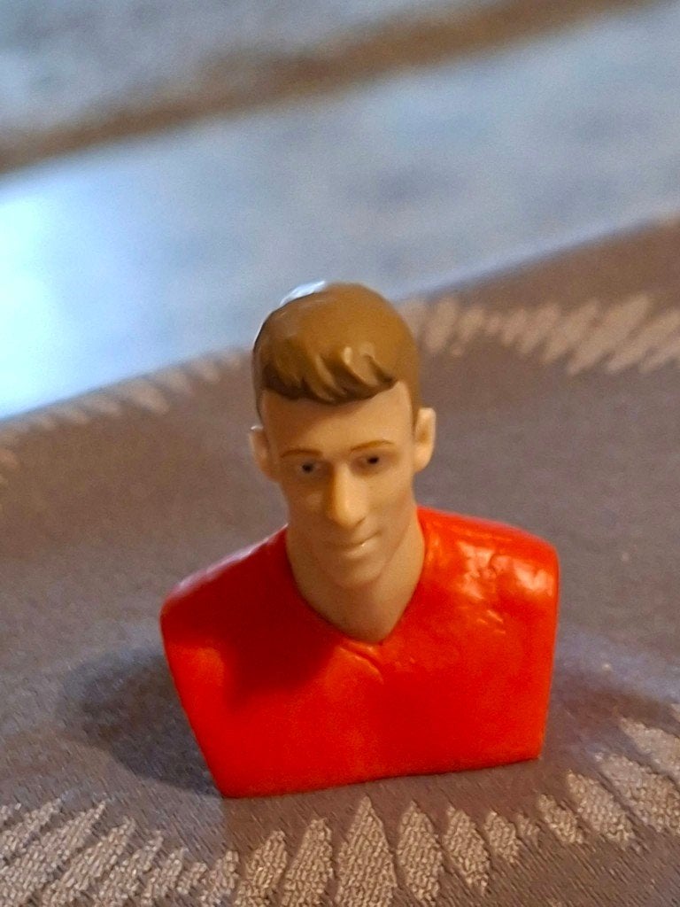 Voetbalfiguurtje : Thorgan Hazard / Carrefour, Ophalen of Verzenden, Zo goed als nieuw, Beeldje of Poppetje