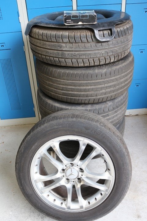 velgen met banden mercedes vito 225-55-17 met bouten ., Auto-onderdelen, Ophalen, 17 inch, Band(en), Bestelwagen