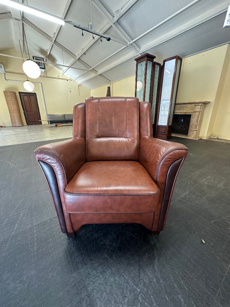 Fauteuil van 3-B rundleder showroommodel., Huis en Inrichting, Fauteuils, Ophalen, Chesterfield, Zo goed als nieuw, 75 tot 100 cm