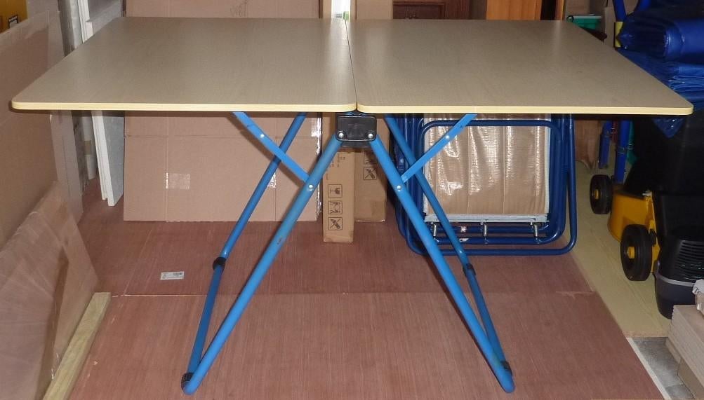Table de Camping robuste 119cm x 79,5cm, Caravanes & Camping, Meubles de camping, Comme neuf, Table de camping, Enlèvement