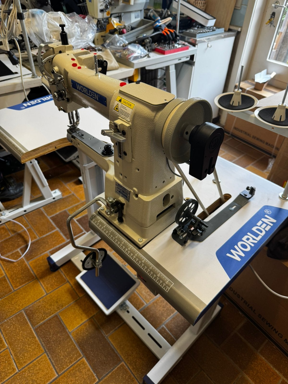 Nieuwe tassen Leermachine uit de doos met accessoires, Ophalen, Zo goed als nieuw
