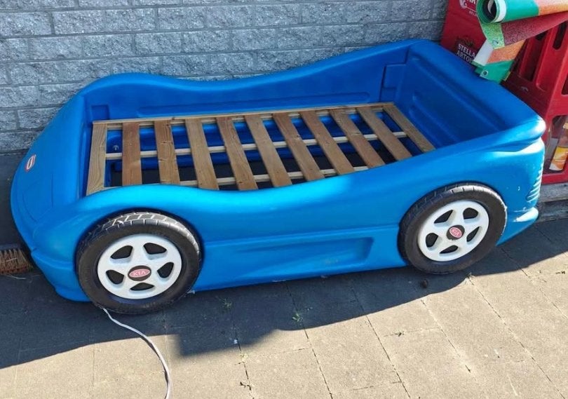 Kinderbed LITTLE TIKES in vorm van race auto, Ophalen, Zo goed als nieuw, Lattenbodem