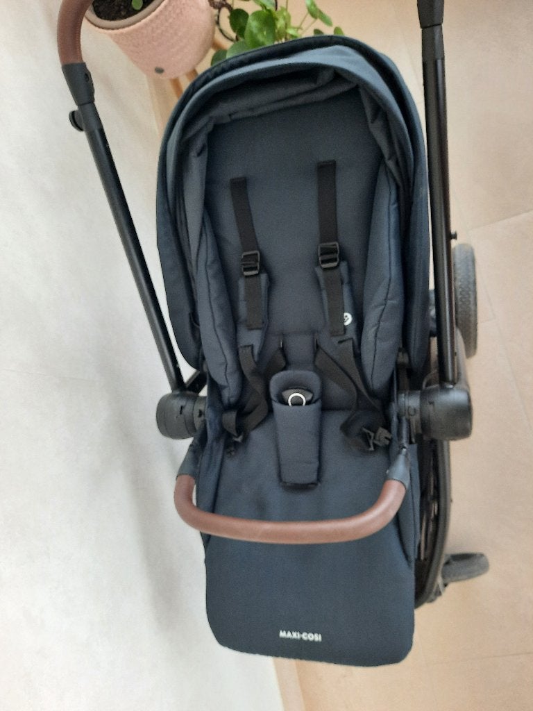 Maxi Cosi buggy met nieuwe draagmand en adapters, Enfants & Bébés, Buggys, Comme neuf, Maxi-Cosi, Dossier réglable, Ombrelle, Enlèvement