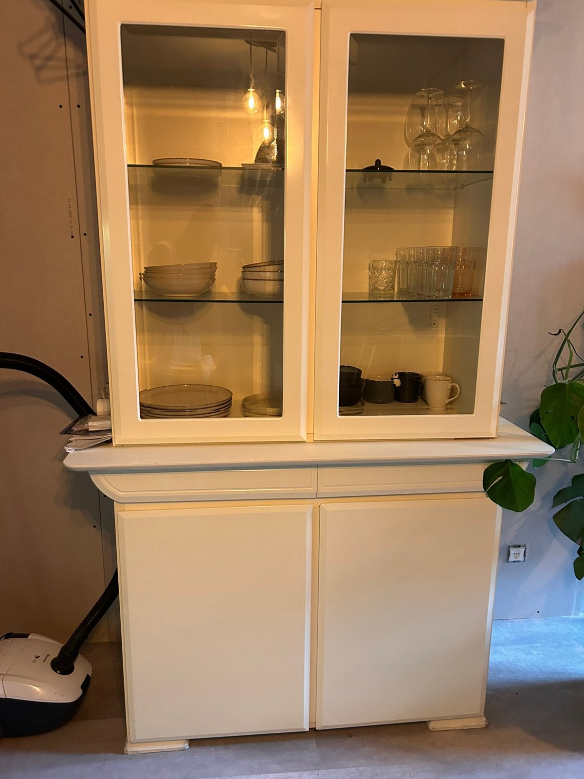 Vittinekast met verlichting, Huis en Inrichting, Ophalen, Zo goed als nieuw