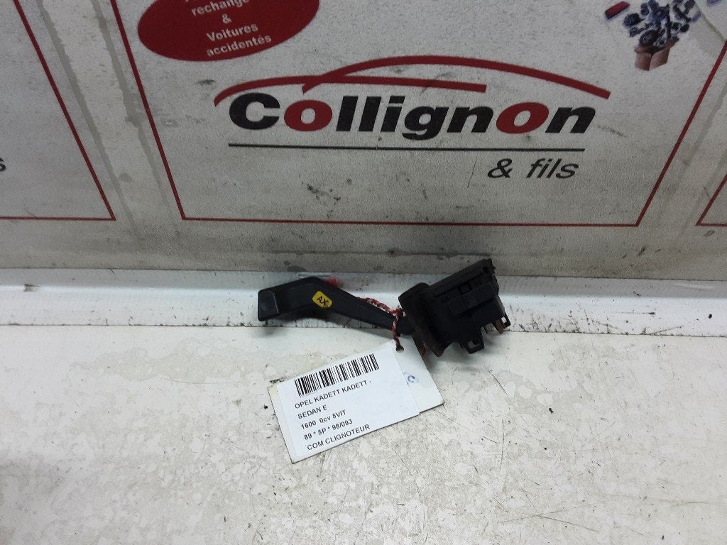 COMMUTATEUR CLIGNOTANT Opel Kadett E (33 / 34 / 43 / 44), Opel, Opel Automobile GmbH, Utilisé, Kontakt-opel@opel.com