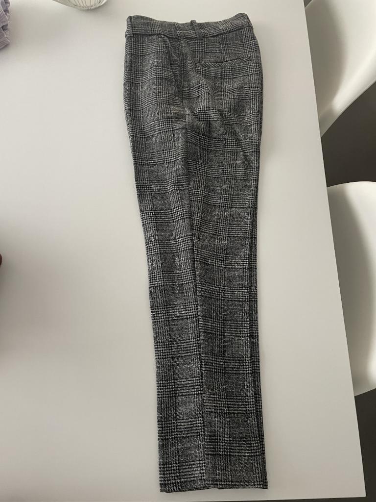 Geruit zwart/wit geklede broek van H&M maat 36, Kleding | Dames, H&M, Zwart, Ophalen of Verzenden, Zo goed als nieuw