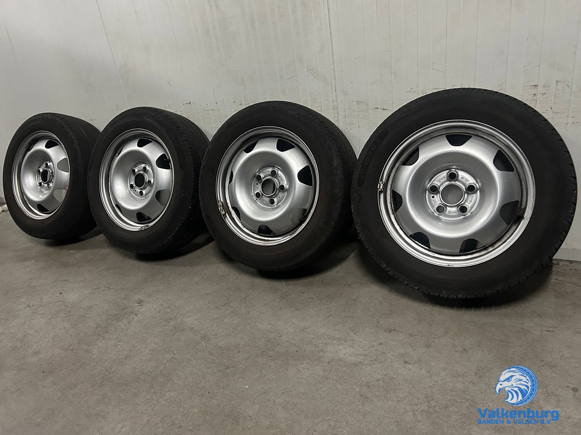 7mm! Originele VW Transporter T5 GP T6 T6.1 17 inch stalen v, Autos : Pièces & Accessoires, Pneus et Jantes, 215 mm, Pneus été