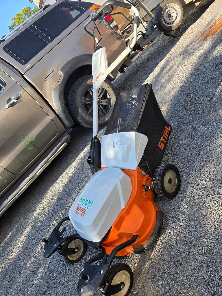 Tondeuse Stihl RMA765, Tondeuses à gazon sur batterie, Tondeuse rotative, Comme neuf, STIHL